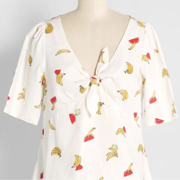 ModCloth M Ivory Red Yellow Pack a Picnic Fruit Print Short Sleeve Tie Front Top - Picture 3 of 10